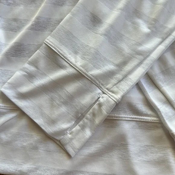 Zella top - Picture 2 of 4